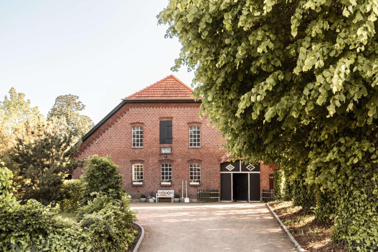 Hofgut Mollberg Hotel Wiefelstede Buitenkant foto